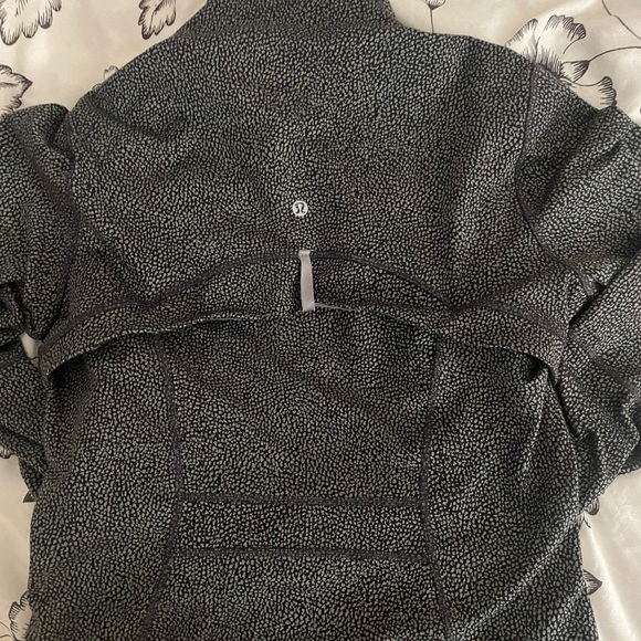 Lulu lemon Aline jacket, in night view (I think), size: 12 - Picture 4 of 5